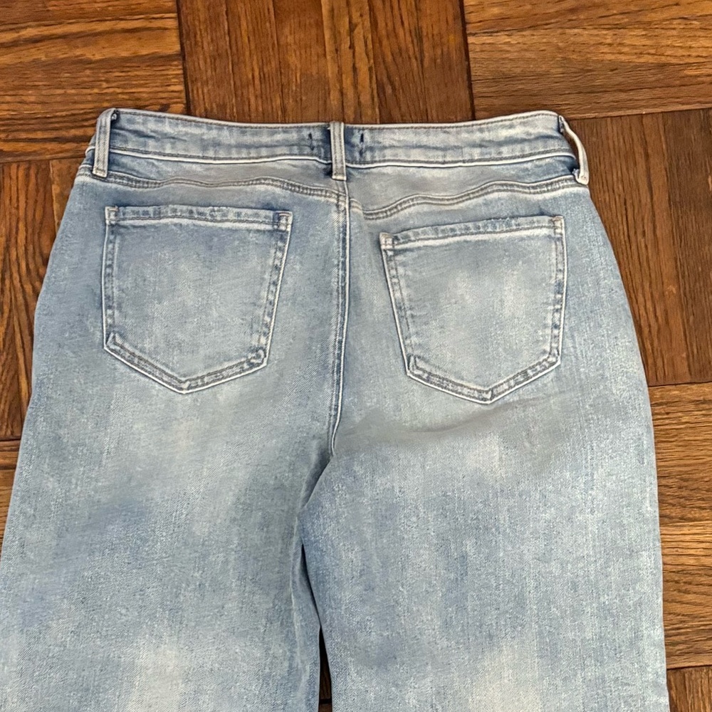 NYDJ Not Your Daughter's Jeans Cropped Straight Leg Jeans in Light Wash - Picture 9 of 13